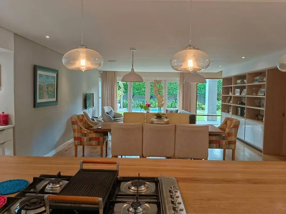 別荘 Exquisite Family Home, Immaculate Condition ケープタウン