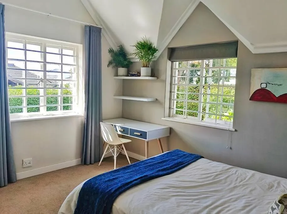 別荘 Exquisite Family Home, Immaculate Condition ケープタウン