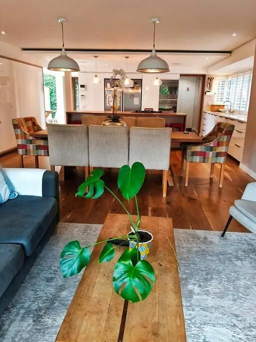 Exquisite Family Home, Immaculate Condition ケープタウン 0*,  南アフリカ