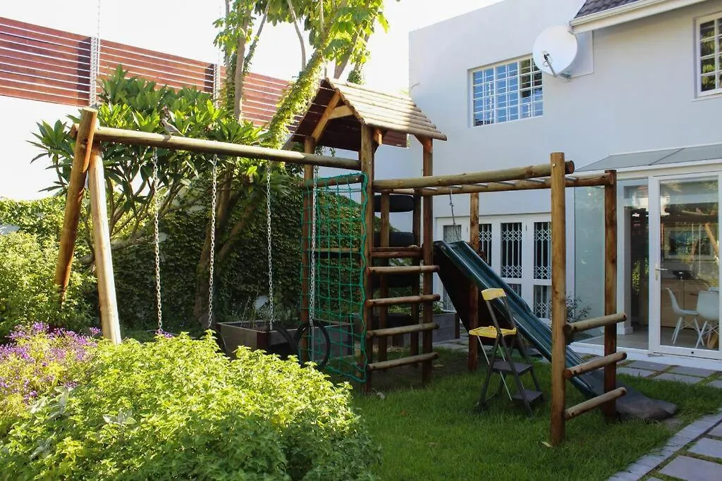 別荘 Exquisite Family Home, Immaculate Condition ケープタウン