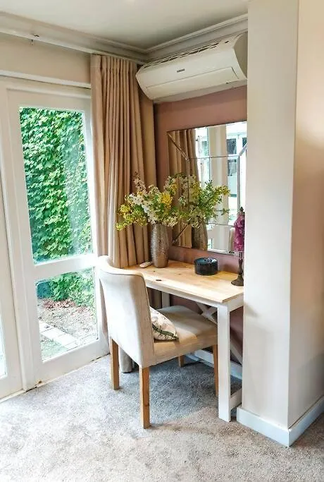 別荘 Exquisite Family Home, Immaculate Condition ケープタウン